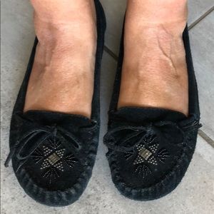 Minnetonka black flats